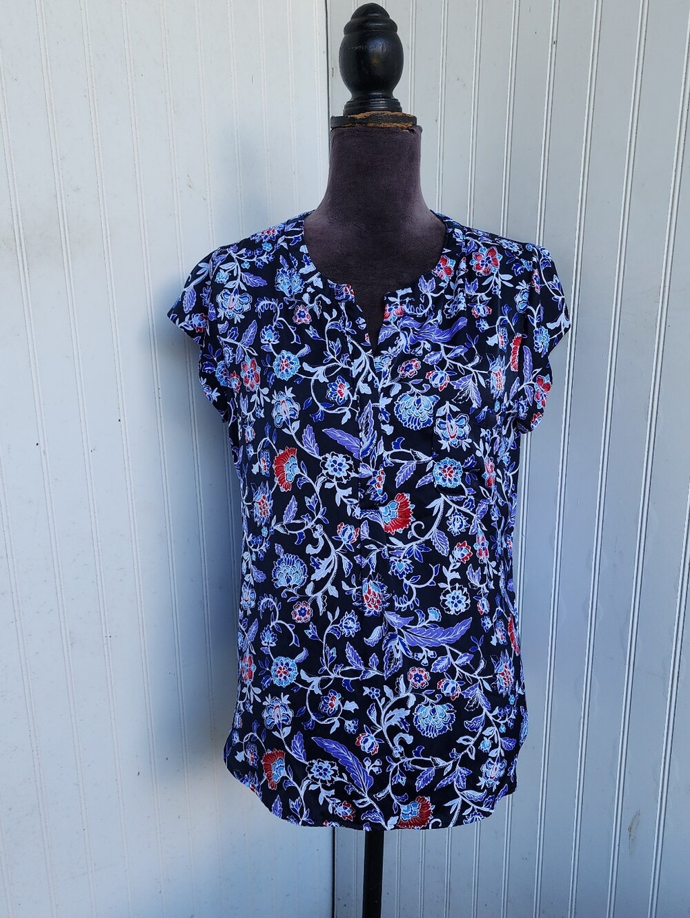 Liz Claiborne Women Tank Top Navy Blue Floral Coastal Satin V-Neck Sz M